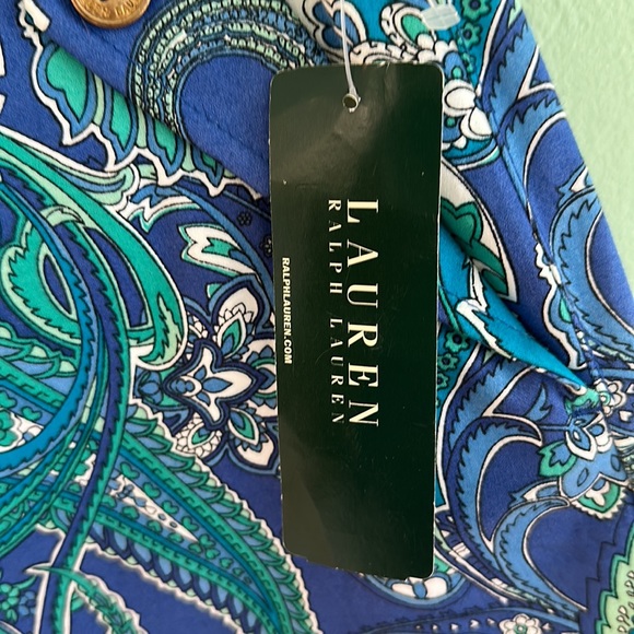 Ralph Lauren shorts. Size 16,paisley print, two front, two flat back pockets - Picture 3 of 10